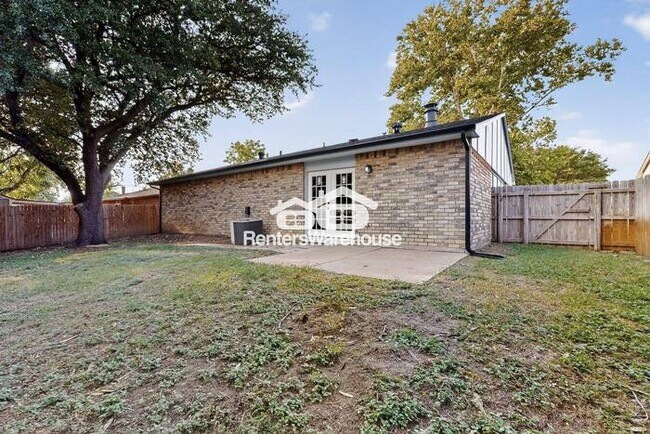Building Photo - Completely Refreshed and ready for Move IN
