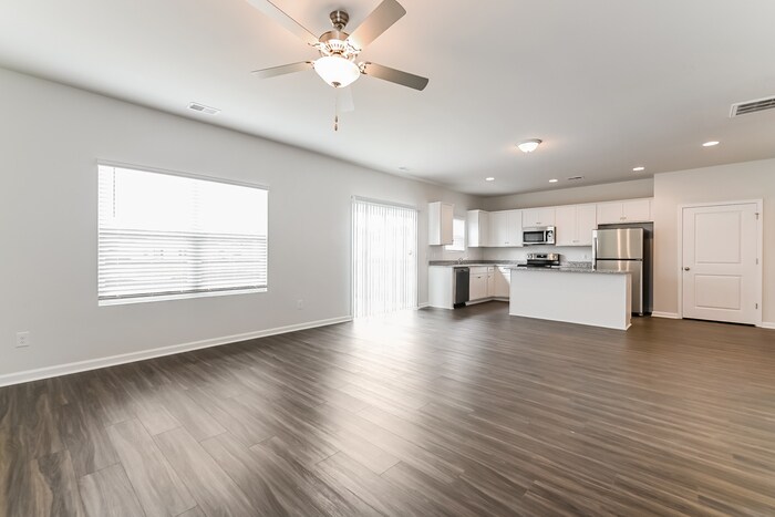 Building Photo - 105 Percheron Dr