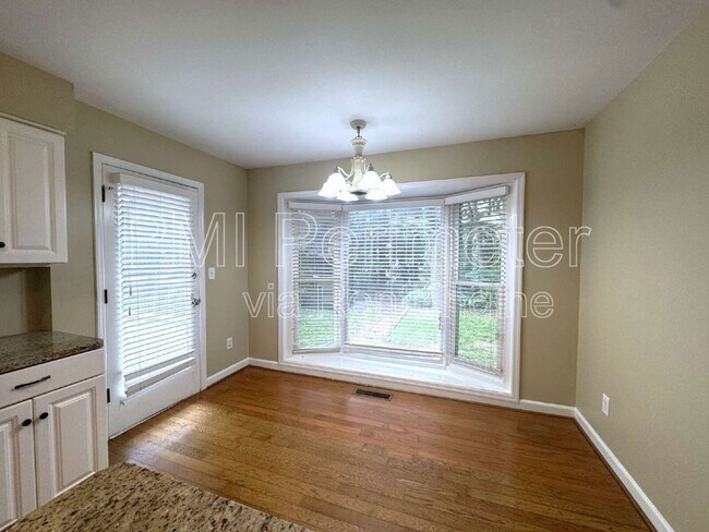 Building Photo - 5338 Roberts Dr