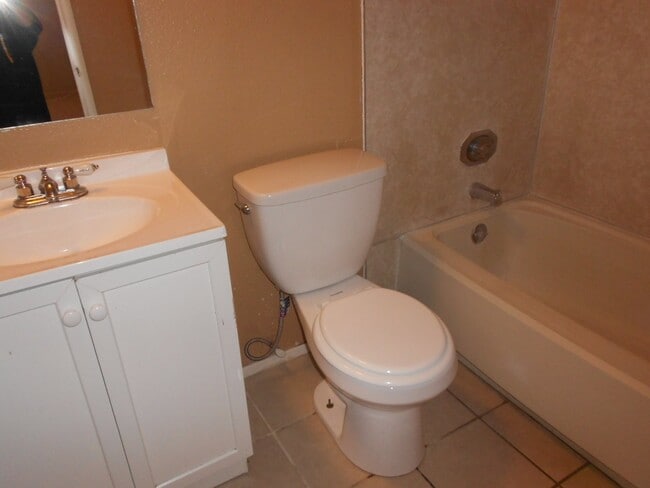 Building Photo - 0452