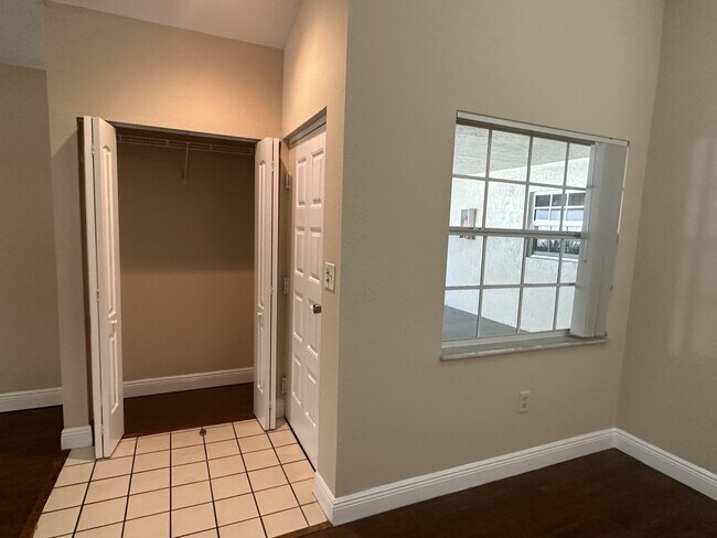 Building Photo - 2850 N Oakland Forest Dr