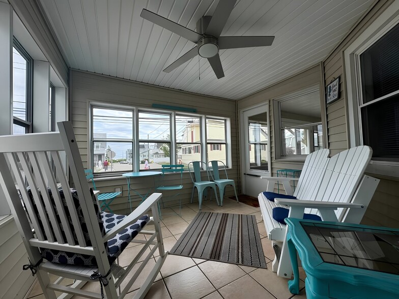 Building Photo - 108 W Grand Ave