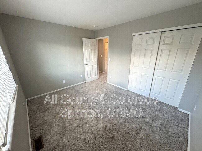 Building Photo - 5859 Instone Cir