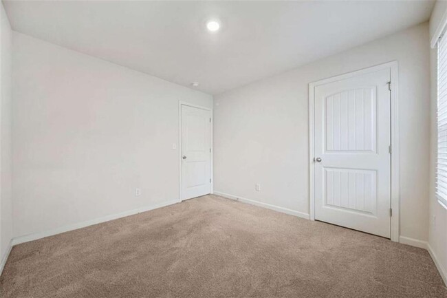 Building Photo - 826 Bentley Dr