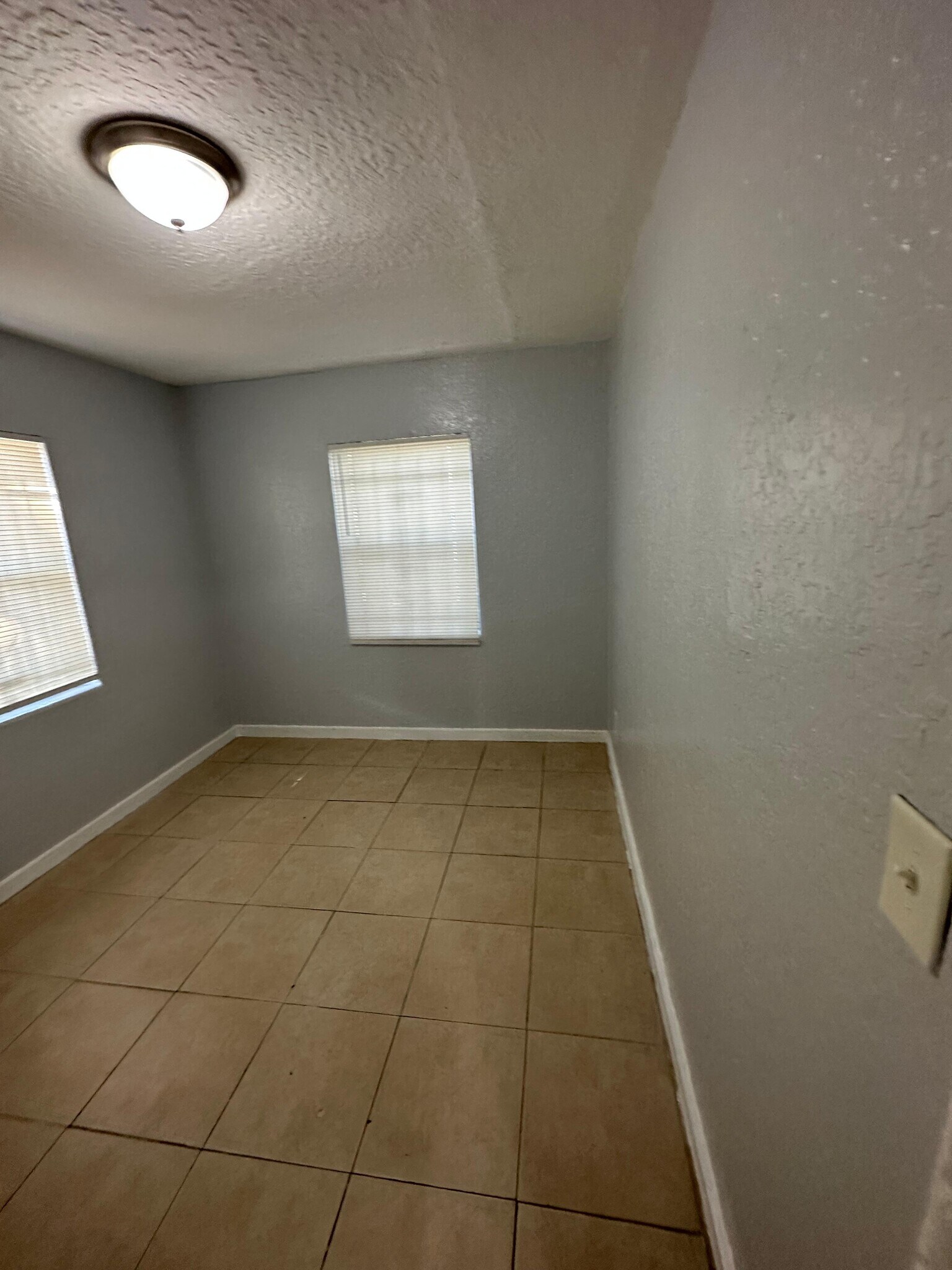 Building Photo - 312 Acosta St