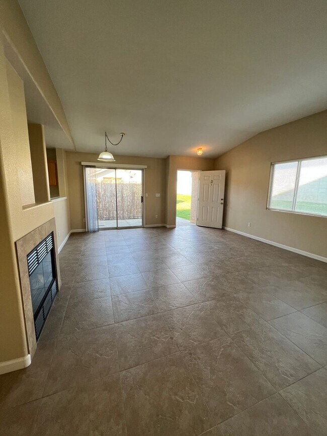 Building Photo - 4404 Pebble Creek Dr