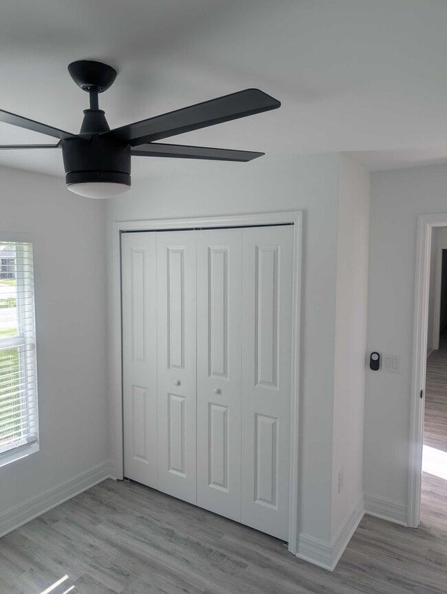 Building Photo - 3026 NE 6th Pl