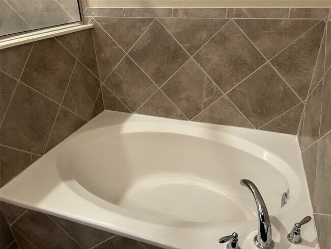 Building Photo - 2363 Timberland Country Dr