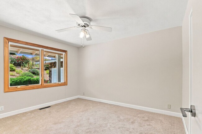 Building Photo - Million Dollar Views! Available Now!