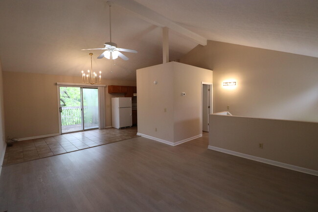 Building Photo - 406 Lakeview Dr