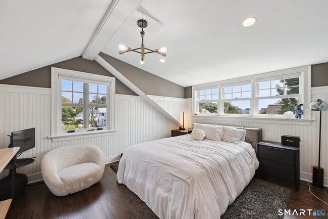 Building Photo - 19 Middle Beach Rd