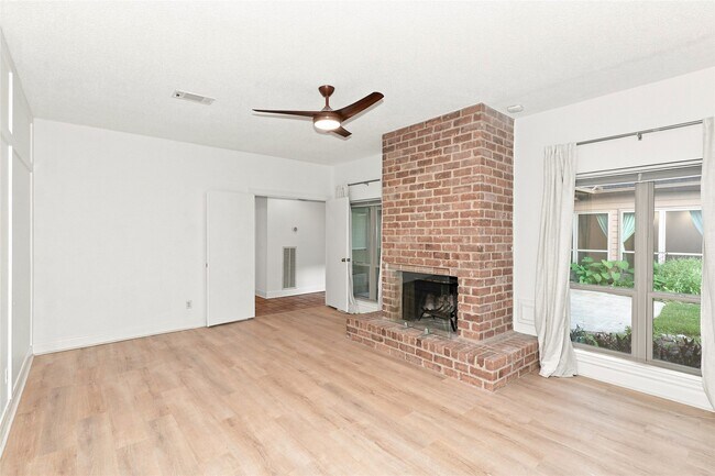 Building Photo - 2234 Foreland Dr