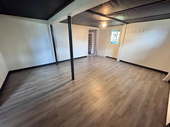 Building Photo - Newly Renovated Year-Round Apartments – St...