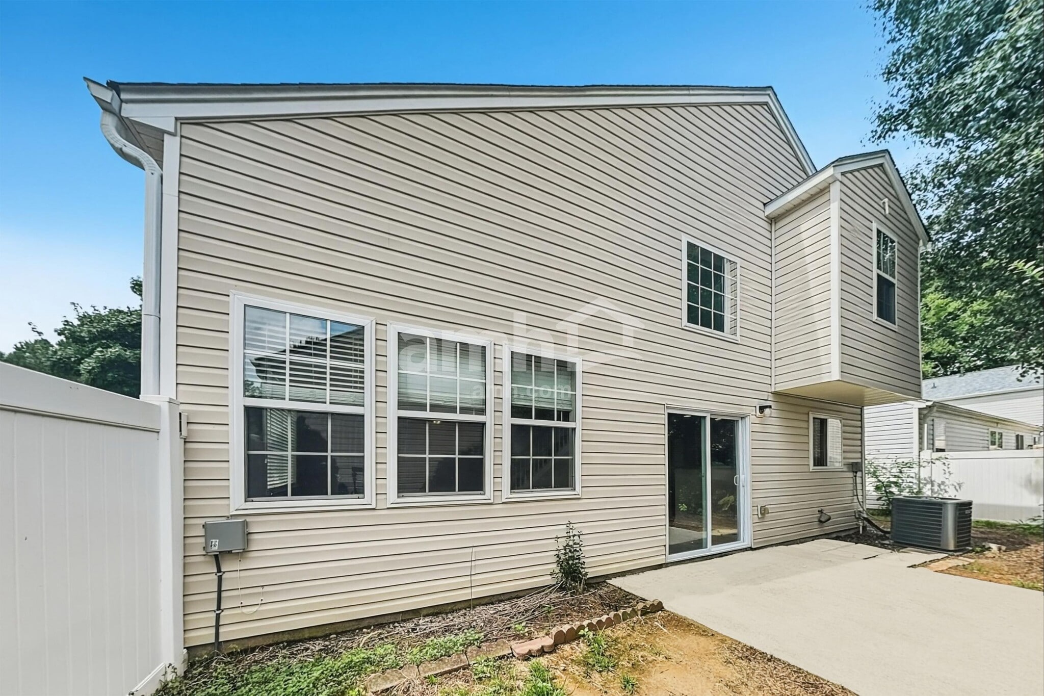 Building Photo - 1244 W Oaks Way