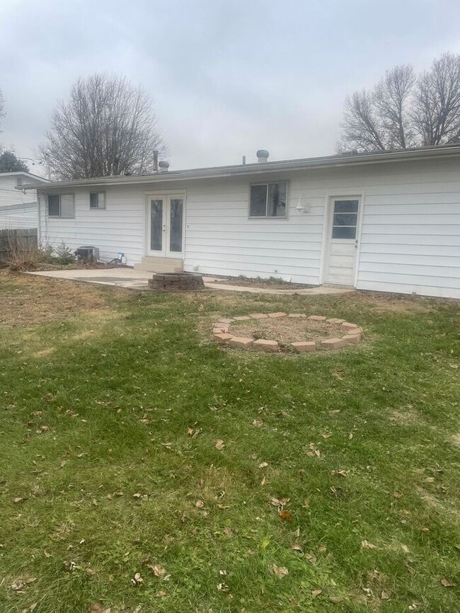 Building Photo - Move-In Ready 3-Bed in Hazelwood