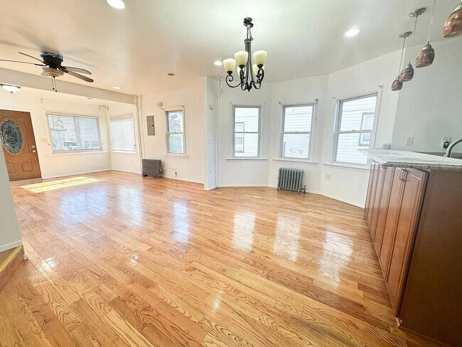 Building Photo - 134-52 175th St