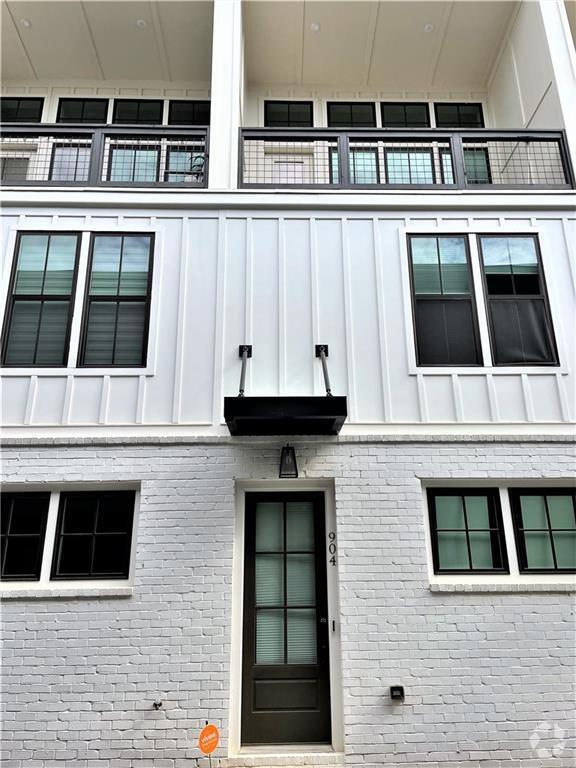 Building Photo - 904 Brees Ct