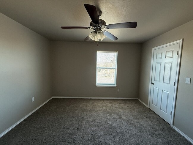 Building Photo - 704 E College St