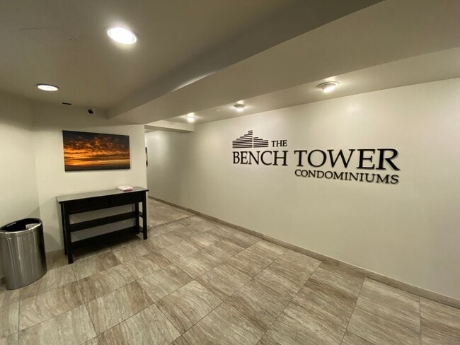 Building Photo - 2 Bed 2 Bath Condo in Bench Tower Condomin...