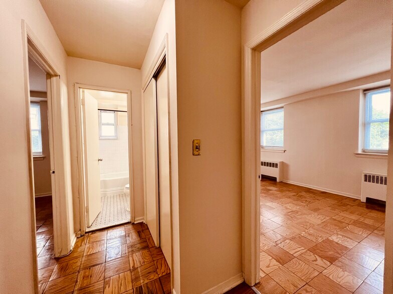 Building Photo - 242 Summit Ave