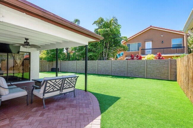 Building Photo - 10581 Mendocino Ln