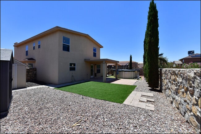 Building Photo - 7065 Falling Leaf Cir