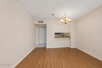 Building Photo - 3033 E Devonshire Ave