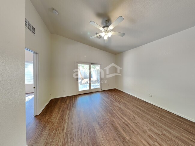 Building Photo - 960 S Banning St