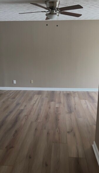 Building Photo - 4293 Parkview Ct