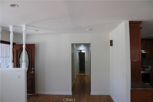 Building Photo - 5192 Robinwood Dr