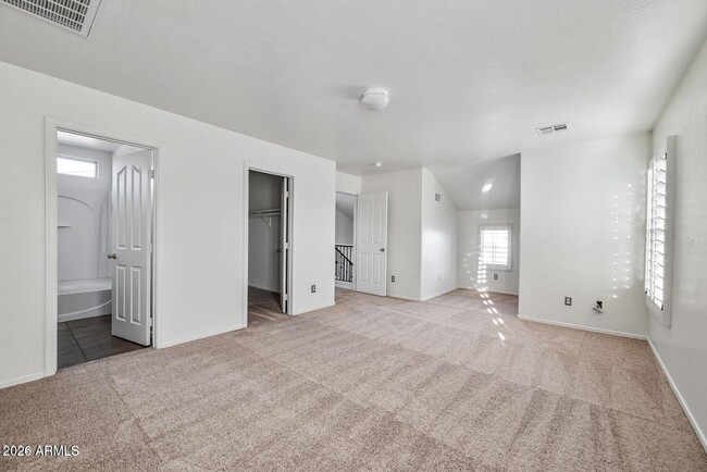 Building Photo - 933 W Aspen Way