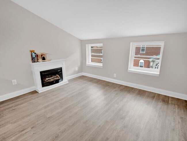 Building Photo - 1214 E Eager St