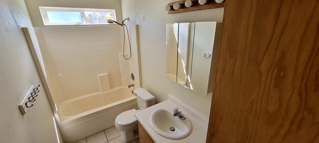 Building Photo - 1634 Northfield Rd