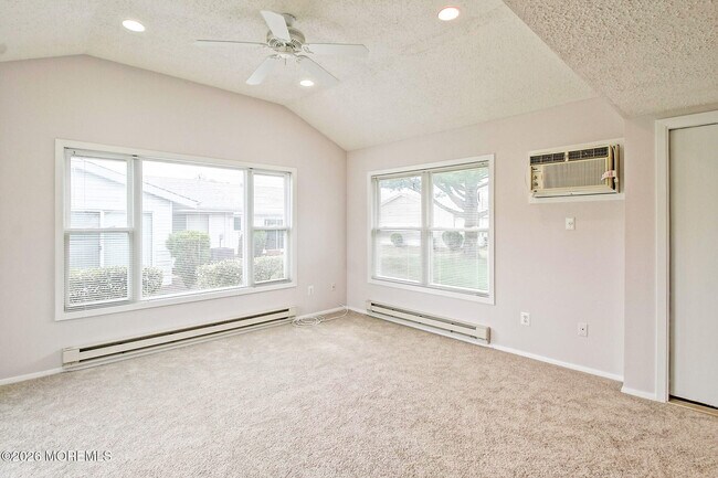 Building Photo - 332B Quinton Dr