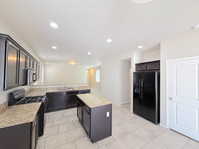 Building Photo - Beautiful 3-Bedroom Home in Tierra Oeste near Ladera/Unser. Refrigerated Air!