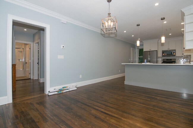 Building Photo - No Brokers Fee. InUnit Washer/Dryer, centr...