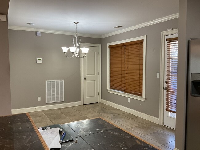 Building Photo - 10 Sarah St NW