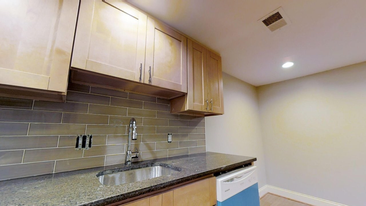 Building Photo - 4201 Roland Ave