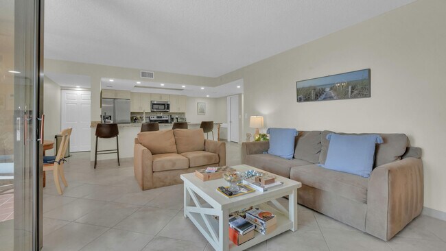 Building Photo - 450 Egret Cir