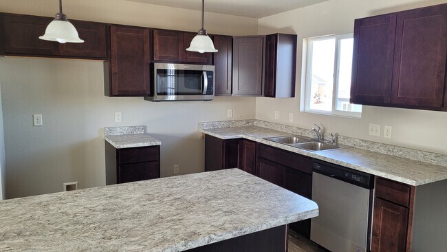 Building Photo - 628 Abraham Ct