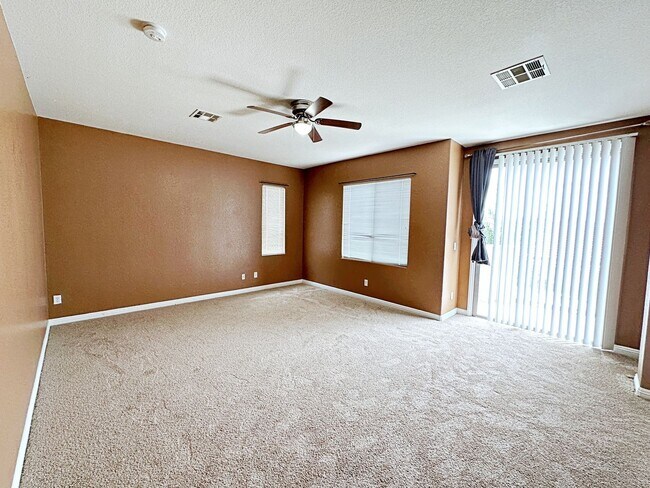 Building Photo - 4 BEDROOM HOME 3 CAR GARAGE ON A CORNER LO...