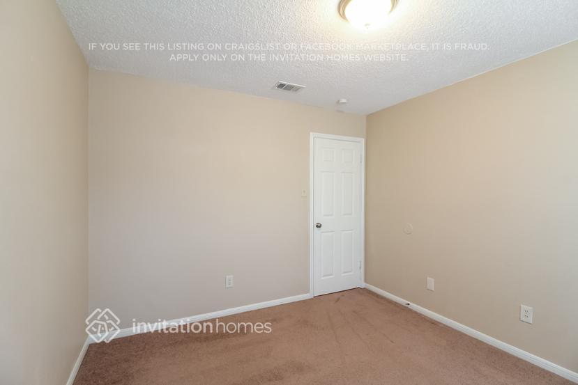 Building Photo - 301 Overland Dr