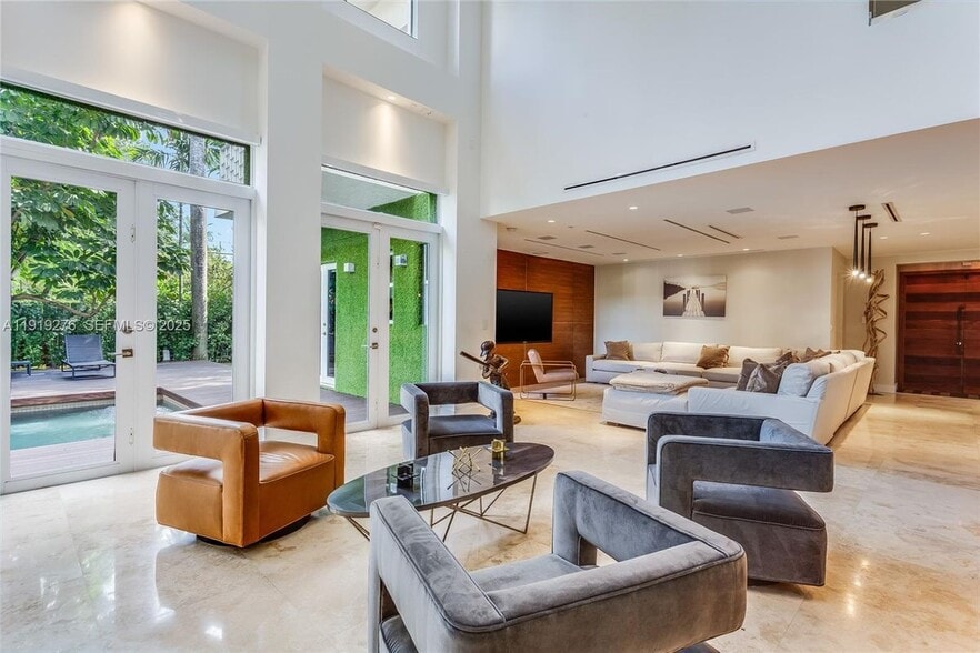 Building Photo - 1701 Espanola Dr