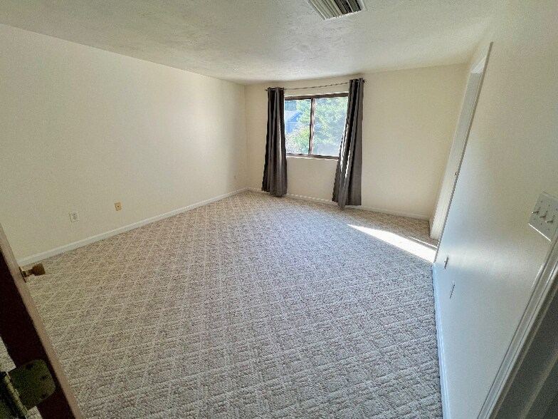 Building Photo - 69 Samuel Dr