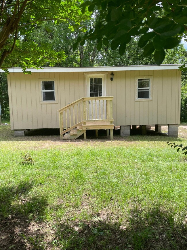 Primary Photo - Cozy 1-Bedroom Retreat with Full Bath in L...