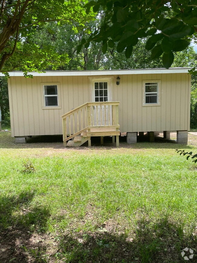 Building Photo - Cozy 1-Bedroom Retreat with Full Bath in L...