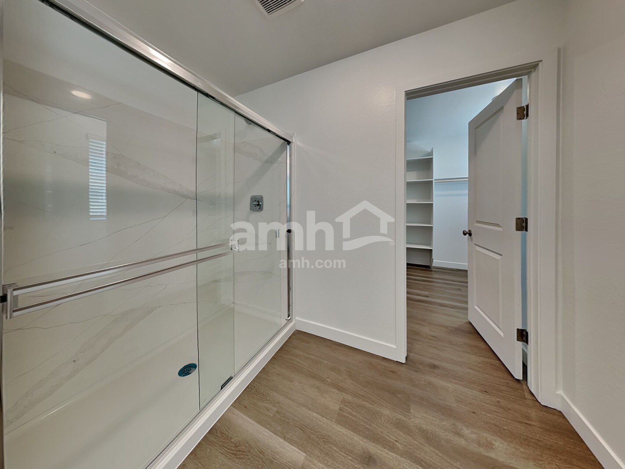 Building Photo - 9721 W Tamarisk Ave