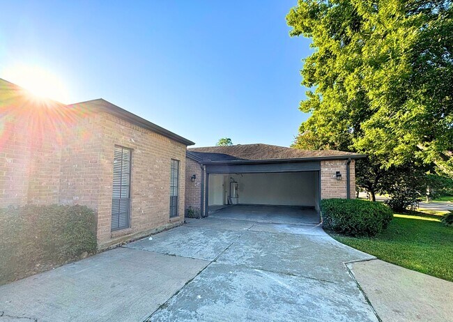 Building Photo - 2011 Echo Ridge