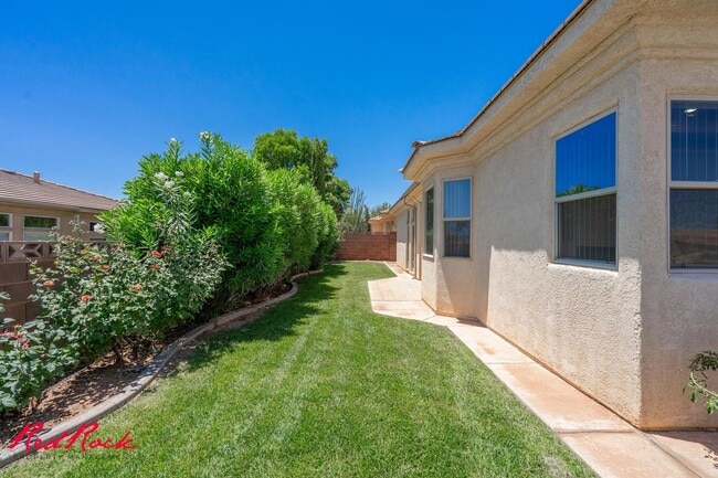 Building Photo - Comfortable 3-bedroom Home. Small Dog Frie...