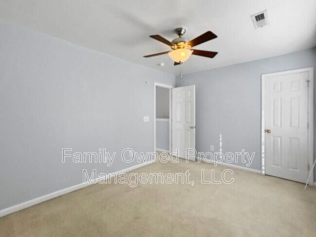 Building Photo - 100 Salem Creek Dr
